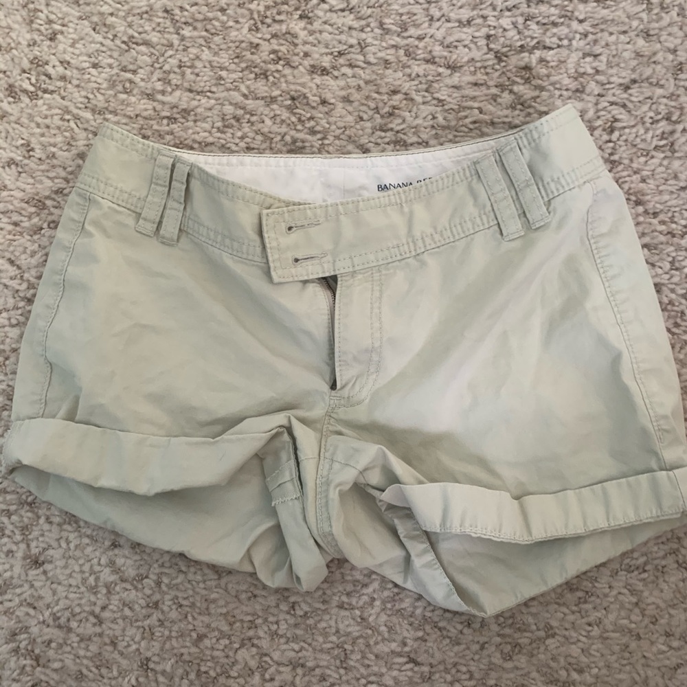 Kaki shorts.